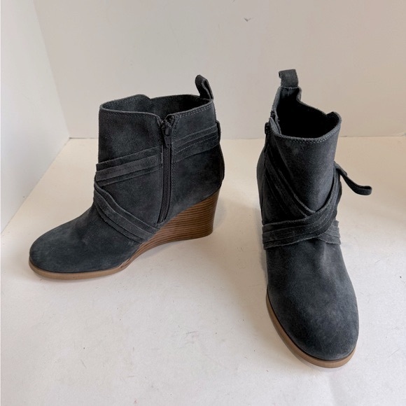 Diba Wrap Around Distressed Suede Leather Wedge Booties Size 8.5 - Picture 3 of 9